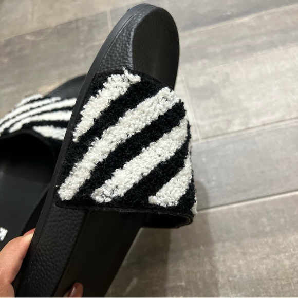 Off-White Monochrome Striped Slides - Picture 4 of 5
